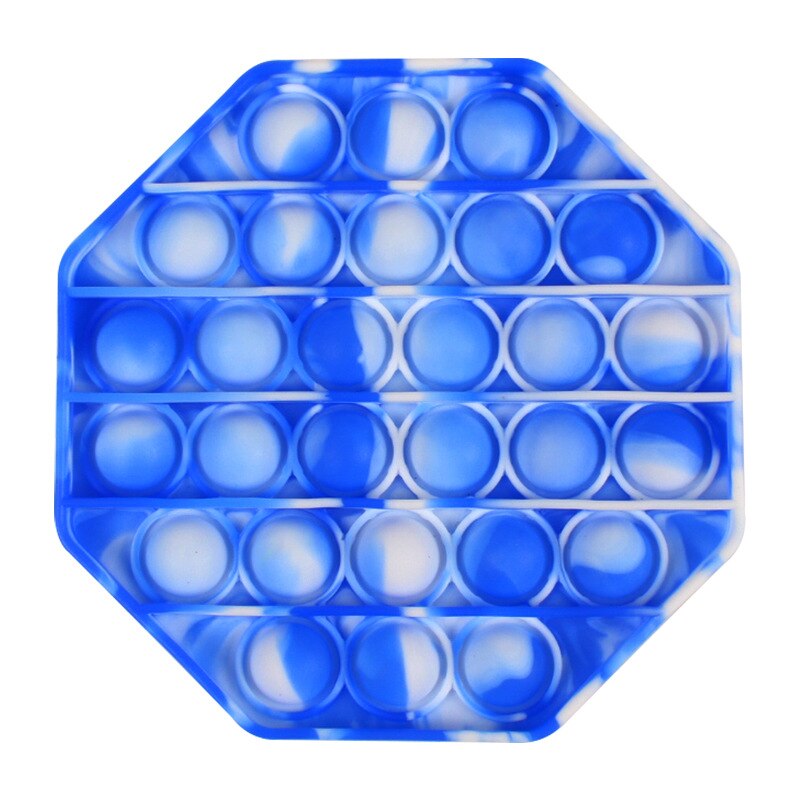 1 Jouet sensoriel anti stress de forme hexagonale et de couleurs bleu et blanches.